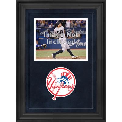 New York Yankees Deluxe gerahmter horizontaler Fotorahmen 8" x 10" mit Teamlogo Image
