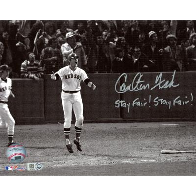 Von Carlton Fisk signiertes 8 x 10 Zoll großes Uhren-HR-Foto von den Boston Red Sox mit Stay Fair! Stay Fair!-Foto Image