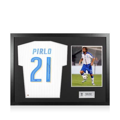 Offizielles UEFA 2024-Auswärtstrikot von Andrea Pirlo, auf der Rückseite signiert und im Hero-Rahmen, Italien 2016 Image
