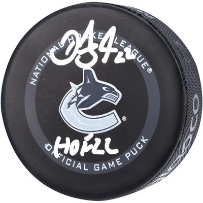 Von Daniel Sedin signierter offizieller Spielpuck der Vancouver Canucks mit der Aufschrift „HOF 22“ Image
