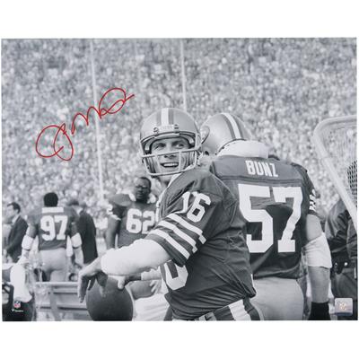 Signiertes Aufwärmfoto der San Francisco 49ers von Joe Montana, 16 x 20 Zoll, Schwarzweiß Image