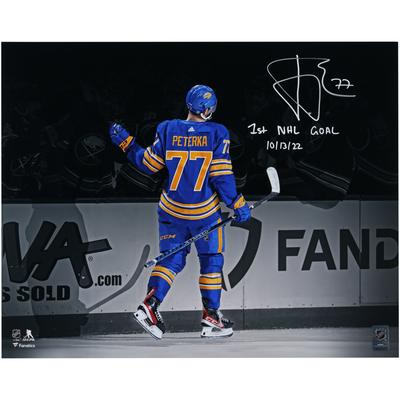 Autogrammfoto der Buffalo Sabres von JJ Peterka, 16 x 20 Zoll, Jubelfoto zum 1. NHL-Tor, mit der Aufschrift „1. NHL-Tor 13.10.22“ Image