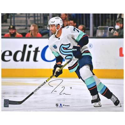 Signiertes Foto von Jordan Eberle, Seattle Kraken, erstes Spiel gegen Las Vegas Golden Knights, 16 x 20 Zoll Image