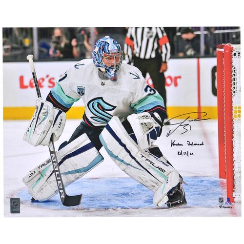 Philipp Grubauer Seattle Kraken signiertes 16'' x 20'' Foto vom ersten Spiel gegen die Las Vegas Golden Knights mit der Aufschrift ''Kraken veröffentlicht am 12.10.21''