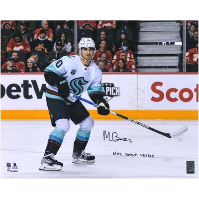 Signiertes 16 x 20 Zoll großes NHL-Debütfoto von Matty Beniers von den Seattle Kraken mit der Aufschrift „NHL Debut 4/12/22“ Image