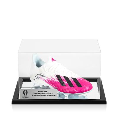UEFA 2024 Offizieller, von Georginio Wijnaldum signierter, weißer und rosa Adidas X-Schuh in Acrylhülle Image