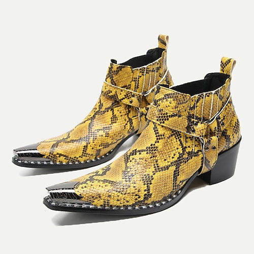 Gelbe Motorradstiefel aus Schlangenleder für Herren – Stiefeletten im Westernstil mit spitzer Spitze und goldenen Schnallenriemen für mutige Modestatements Image