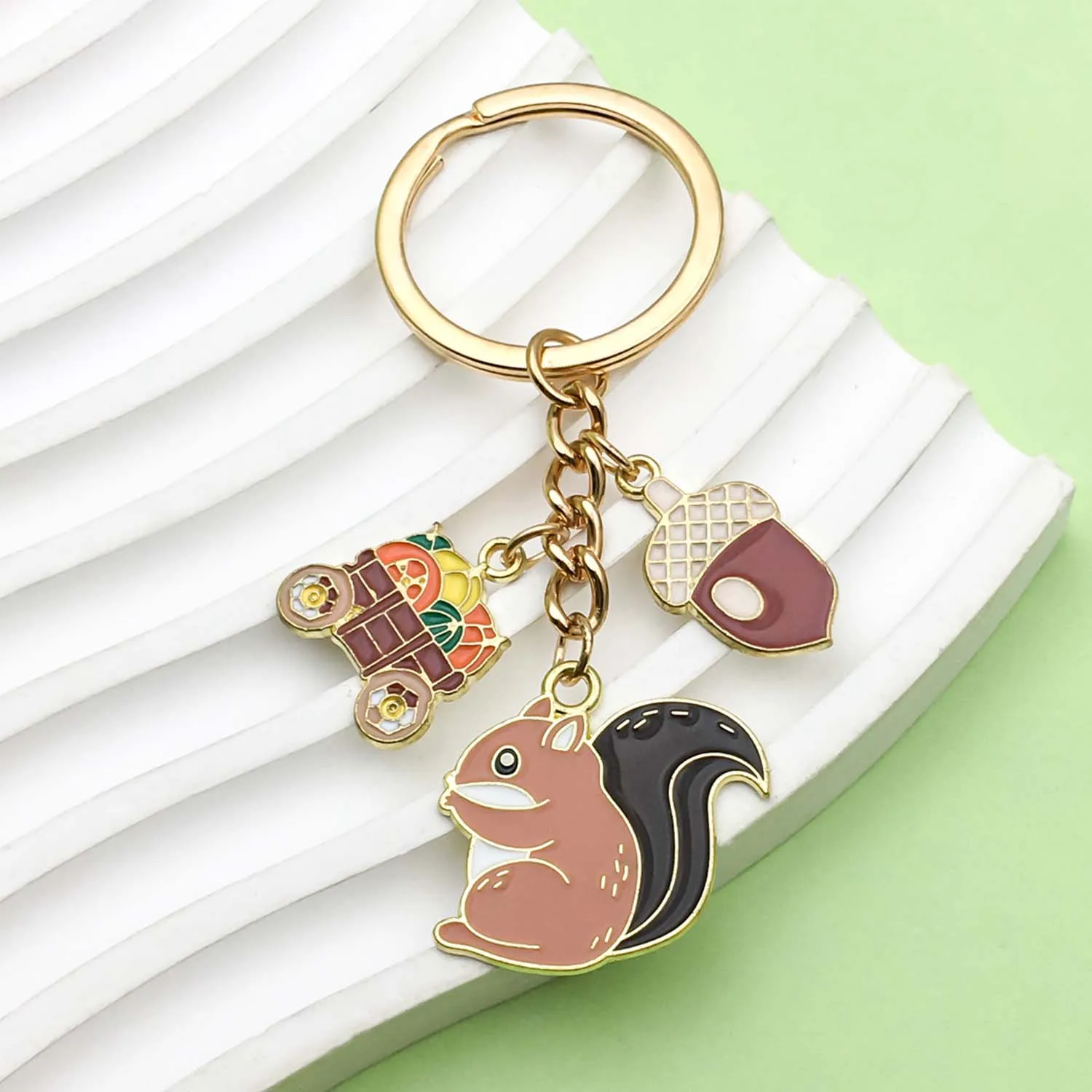 1 Stück Cartoon süßer Eichhörnchen Tannenzapfen Design Schlüsselanhänger, Legierung Tier Schlüsselanhänger, für Autoschlüssel, Rucksäcke, Geldbörsen Image