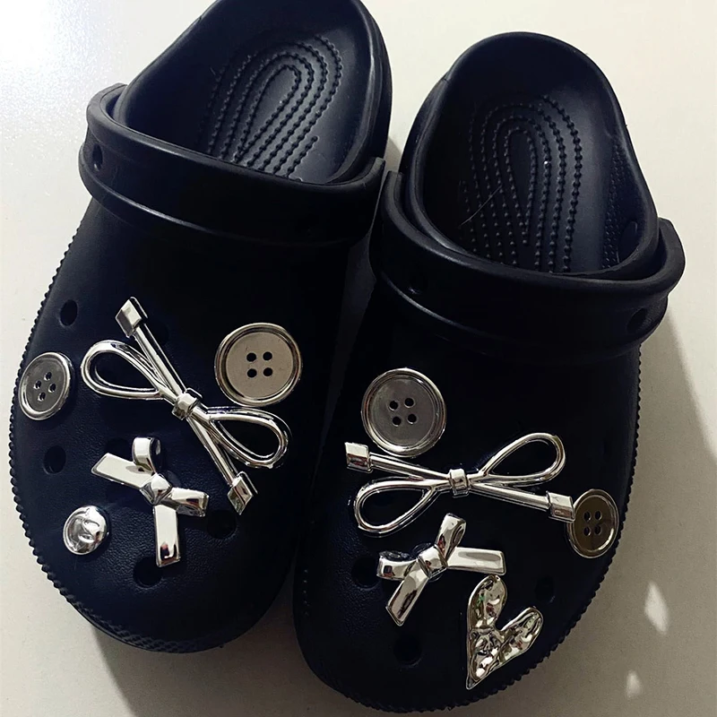 8 Teile/satz Schuh Schnalle Metall Silber Galvani Bogen Taste Dot Herz Charms DIY Abnehmbare Clogs Sandalen Zubehör
