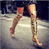 Trend ige kniehohe goldene Schnalle Riemen Dekor Sandale Stiefel dünne High Heel Frauen Schuhe