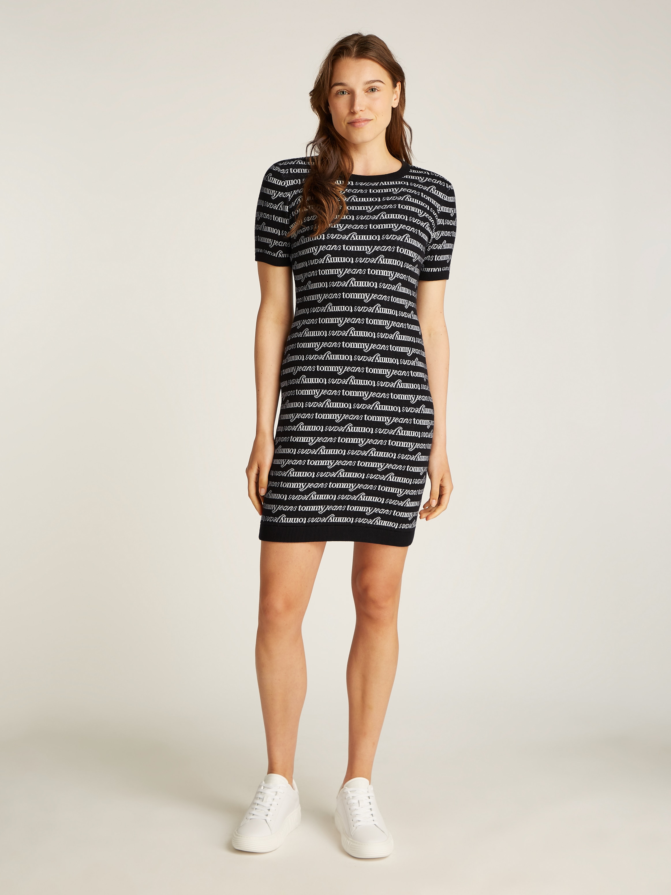 Strickkleid TOMMY JEANS "TJW SCRIPT AOP SWEATER DRESS", Damen, Gr. S (36), N-Gr, schwarz, Strick, Obermaterial: 95% Baumwolle, 5% Polyamid, gemustert, Casual, schmal mini, Rundhals, Rippstrickbündchen, Kleider, mit Logo-Allover-Muster Image