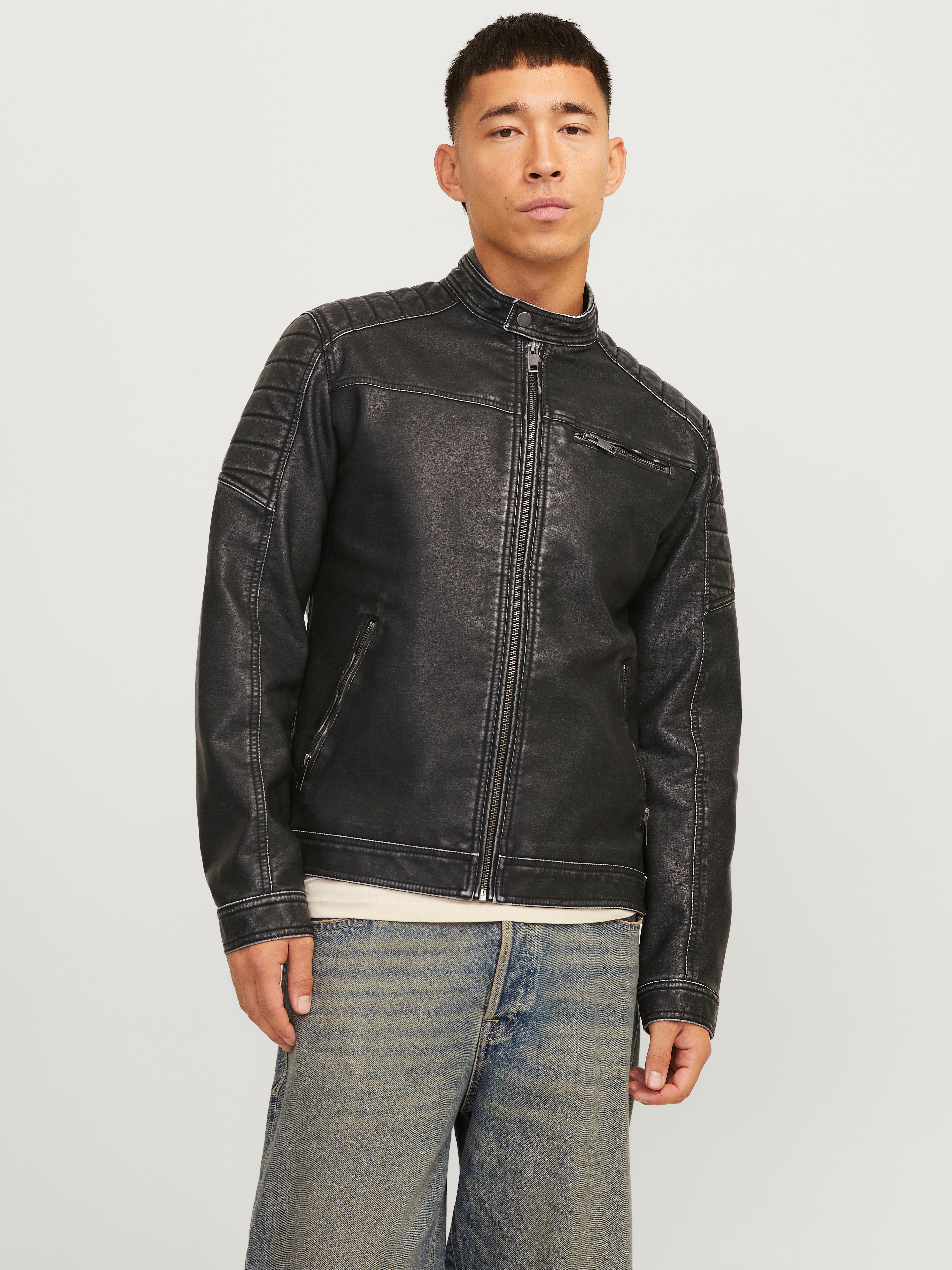 Lederimitatjacke JACK & JONES "JJEROCKY WASHED PU JACKET NOOS", Herren, Gr. M, schwarz (schwarz pattern:washed pu), Web, Obermaterial: 96% Polyester, 4% Viskose, unifarben, vintage, regular fit taillenbedeckt, ohne Ausschnitt, Bündchen, Jacken, mit...