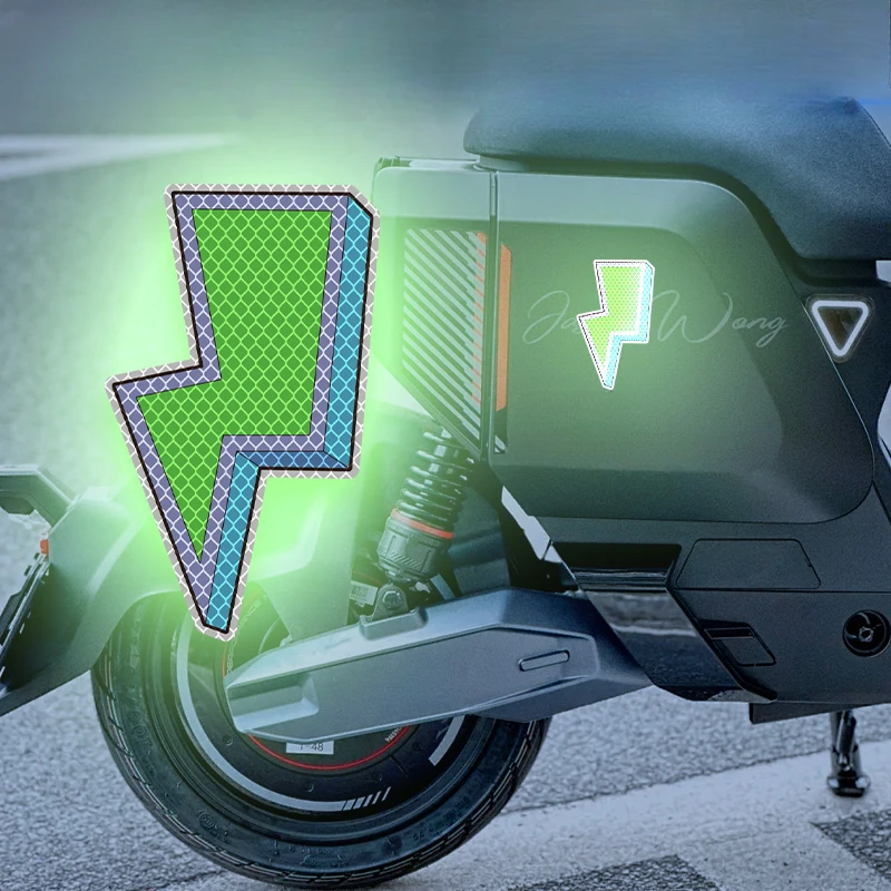 1PC Blitz Reflektierende Motorrad Aufkleber Wasserdicht DIY Motorrad Helm Schwanz Box Tank Verkleidung Nacht Sicherheit Warnung Dekor Image