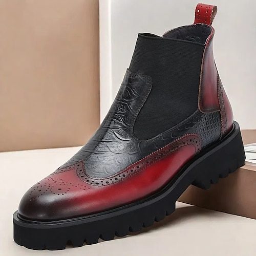 Hochwertige Chelsea-Stiefel aus Rindsleder für Herren – Brogue-Details aus rotem und schwarzem Leder mit strukturiertem Muster, robuste Sohle, stilvolles Schuhwerk für die Freizeit und formelle Anlässe Image