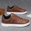 Trend Leder Freizeitschuhe für Männer Günstige braune Herrenschuhe Sale Bequeme Skateboardschuhe