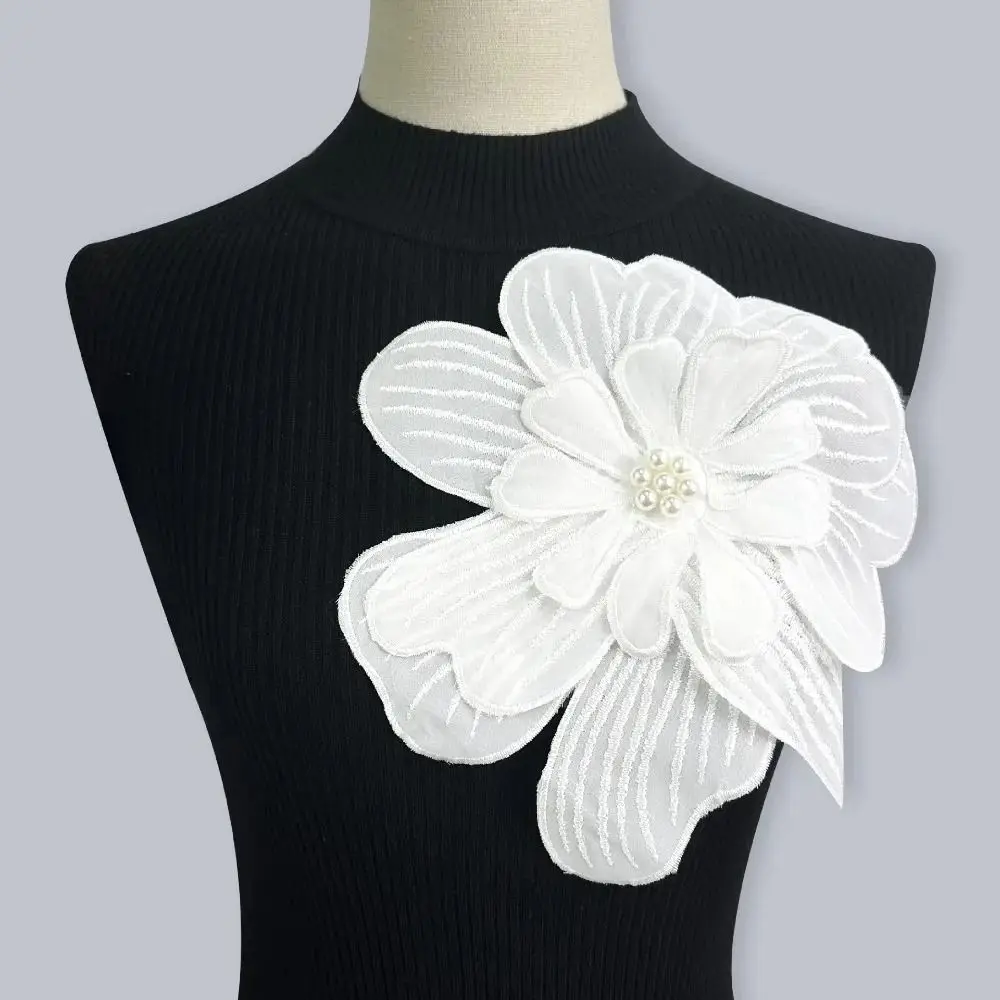 Mehrschichtige dreidimensionale Blumenkristallbesetzte Perlenkleiddekoration aus Organza mit Broschenzubehör Image