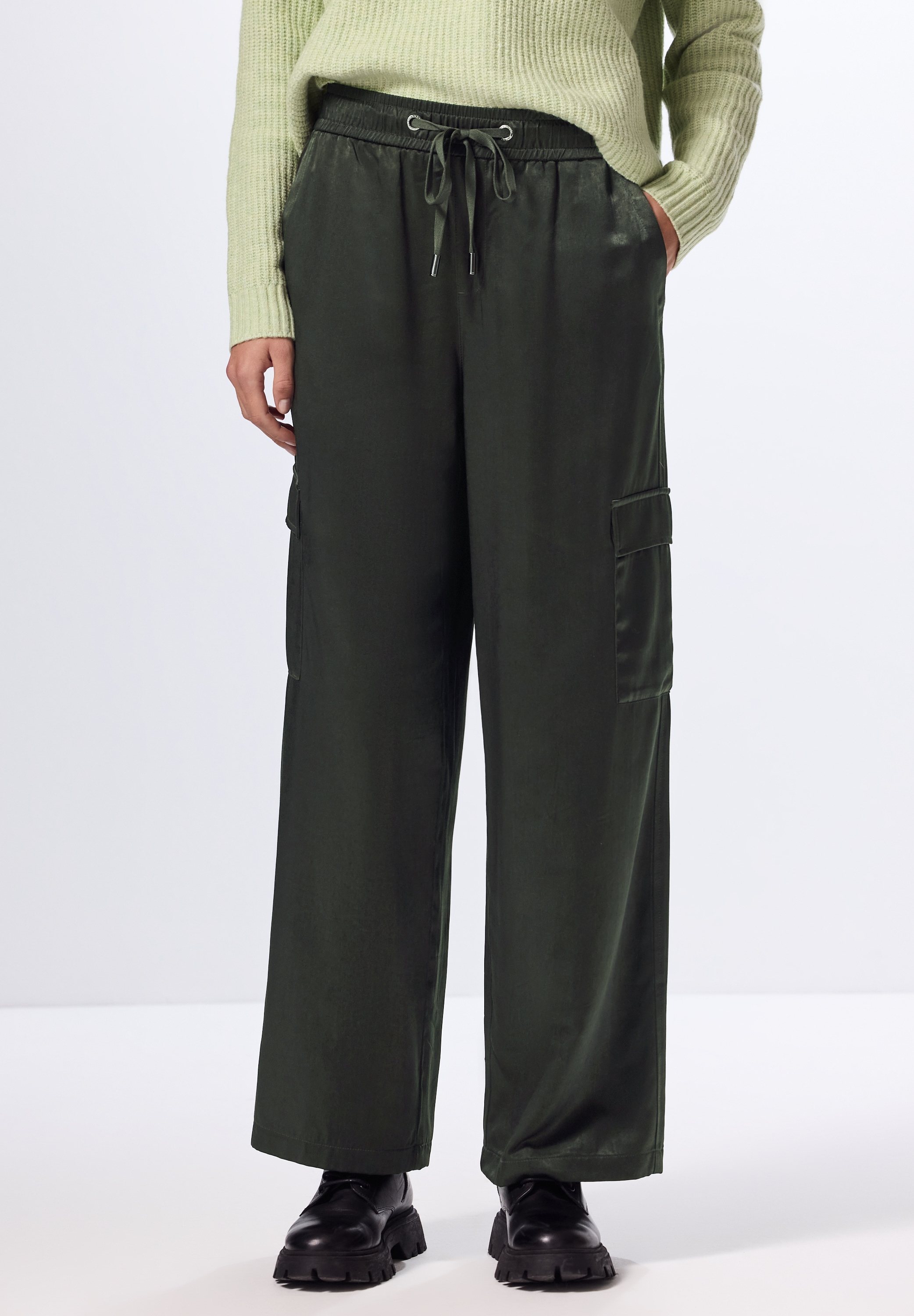 Culotte STREET ONE STUDIO, Damen, Gr. 44, Länge 30, grün (oil grün), Stoff, 71% Viskose, 29% Polyester, unifarben, loose fit lang, Hosen Culotte, High Waist