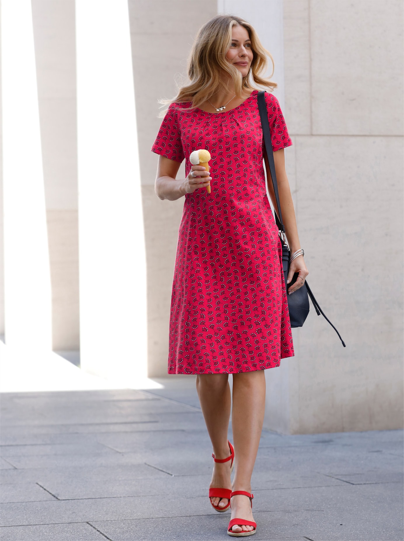 Shirtkleid INSPIRATIONEN "Jersey-Kleid", Damen, Gr. 22, Kurzgrößen, rot (erdbeere, ecru, bedruckt), Jersey, 100% Baumwolle, bedruckt, geblümt, gemustert, mehrfarbig, kurz, Rundhals, Kleider Image