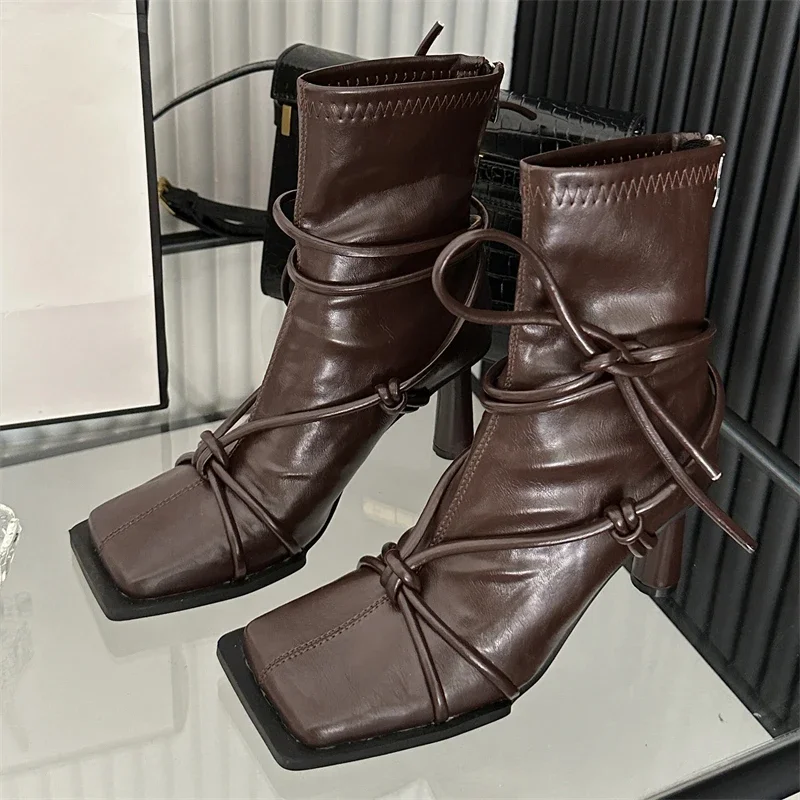 Eilyken Frühling Herbst Design Cross-Strap Frauen Stiefeletten Punk Stil Karree High Heels Zipper Booties Schuhe