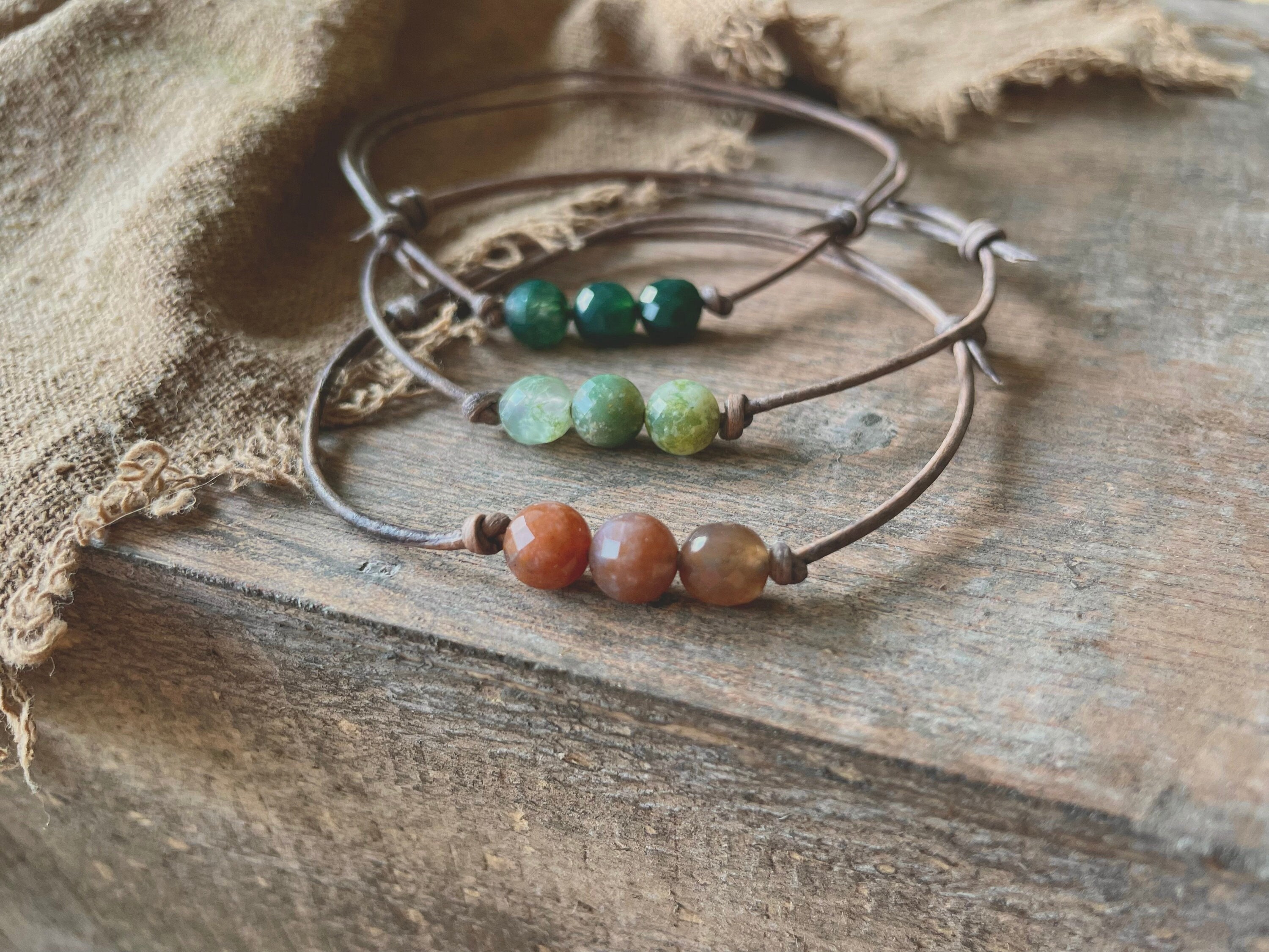 Bracciale regolabile/Bracciale con cordino in pelle/Bracciale boho/Bracciale hippy/Bracciale con perline di pietre preziose/Bracciale con perline di c