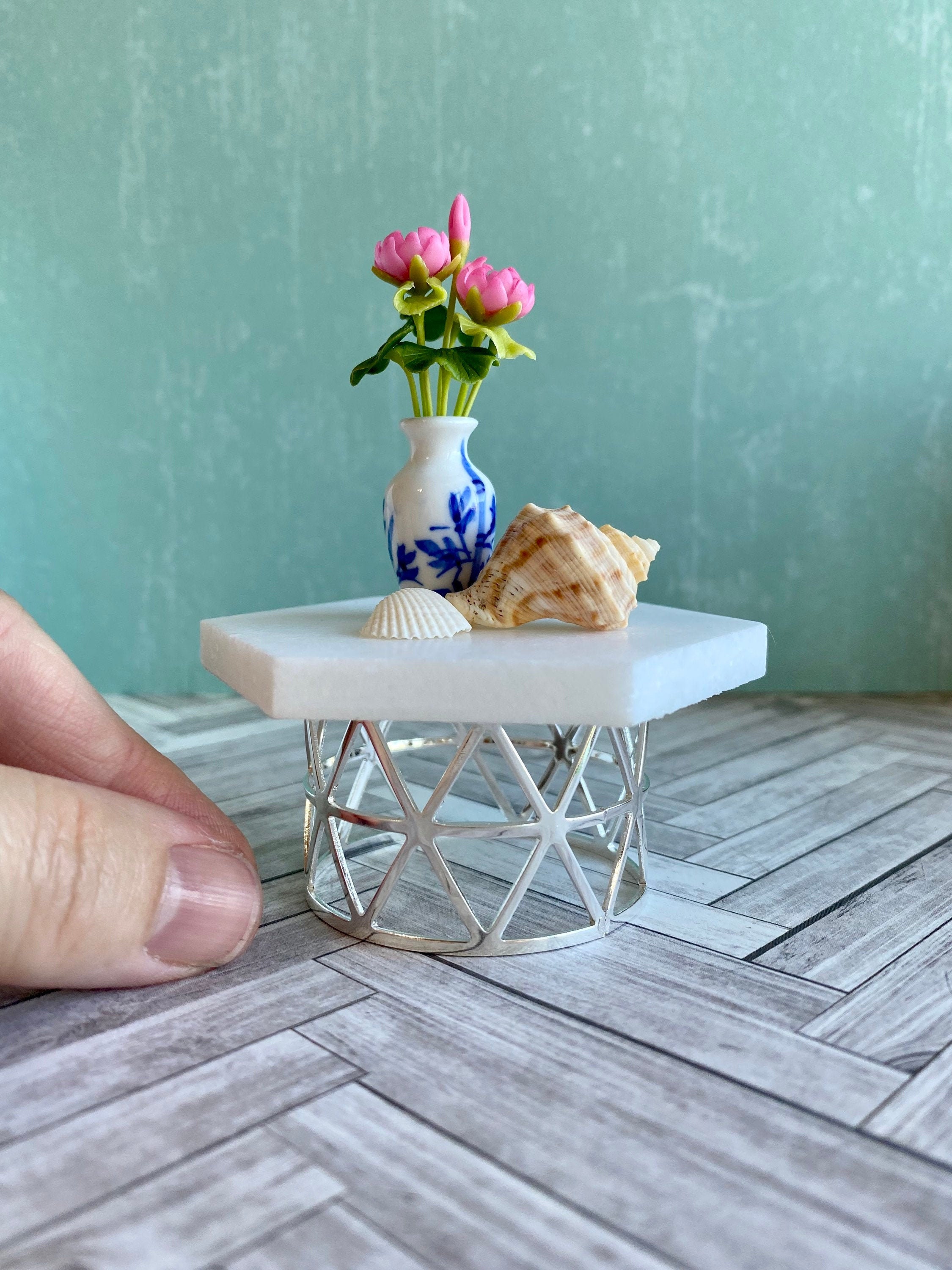 Tavolino da caffè moderno per casa delle bambole, tavolino in miniatura argentato, tavolino per casa delle bambole in scala 1:12