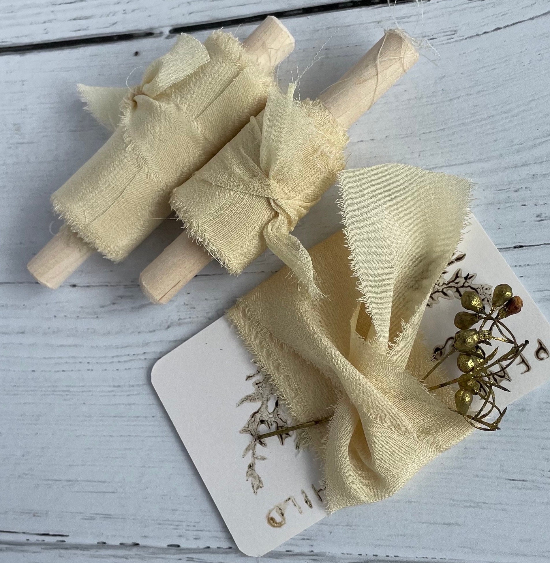 Nastro in crepe di seta tinto a mano COWSLIP//tinto con piante//tinto ecologicamente//nastro da matrimonio//nastro da styling//accessorio fotografico/