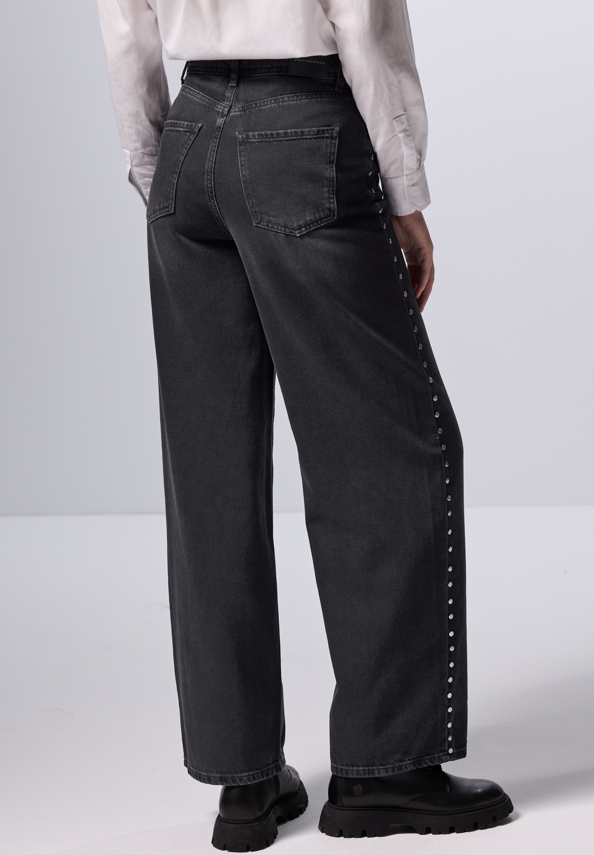 Loose-fit-Jeans STREET ONE STUDIO, Damen, Gr. 30, Länge 30, schwarz (schwarz soft wash), Jeans, 68% Baumwolle, 32% Lyocell, unifarben, lang, Jeans, im Loose Fit