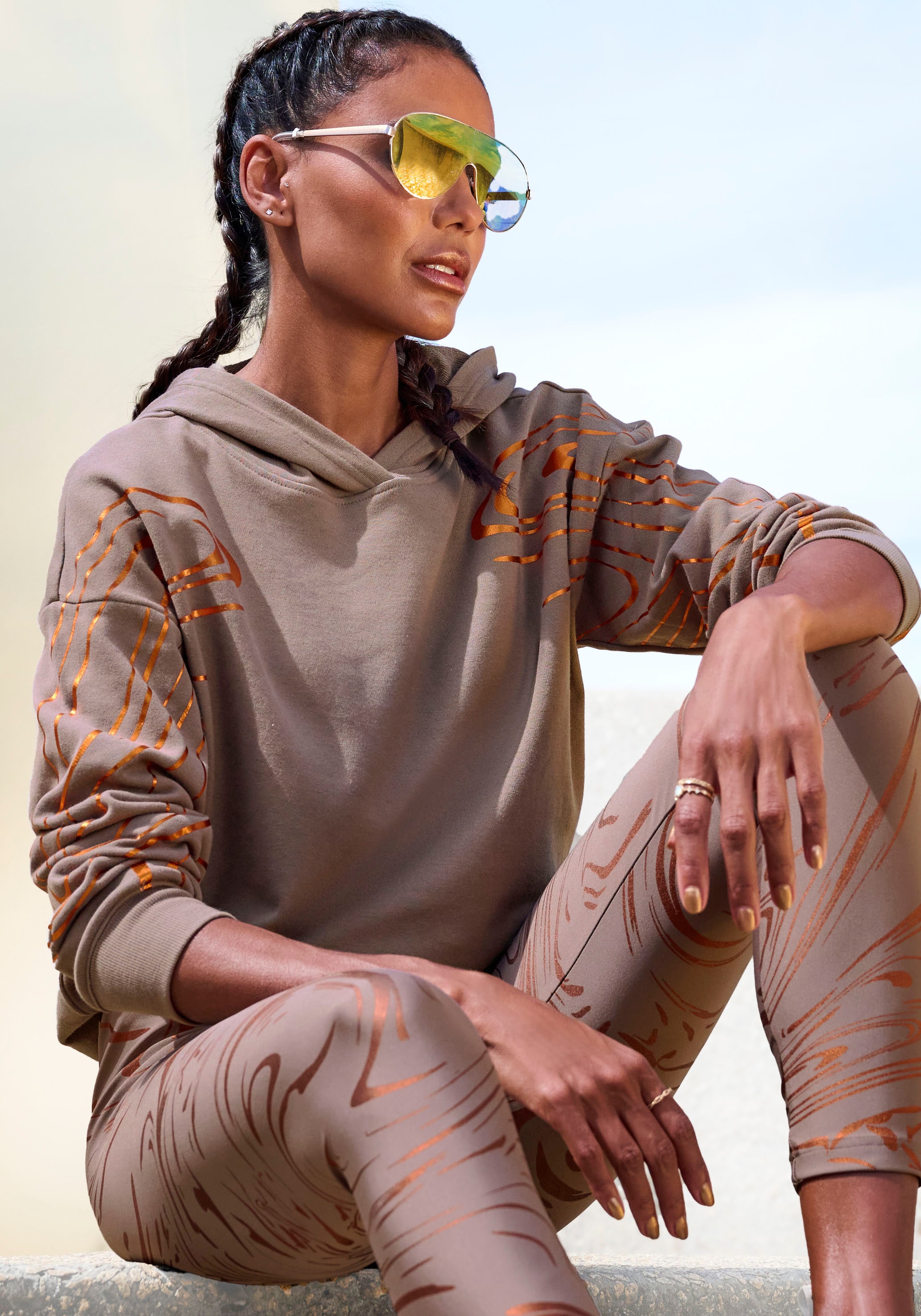 Hoodie LASCANA ACTIVE, Damen, Gr. M (40/42), braun (braun, kupfer), Sweatware, Obermaterial: 60% Baumwolle, 40% Polyester, bedruckt, gemustert, glänzend, bequem hüftlang, Rippbündchen, Sweatshirts Hoodie