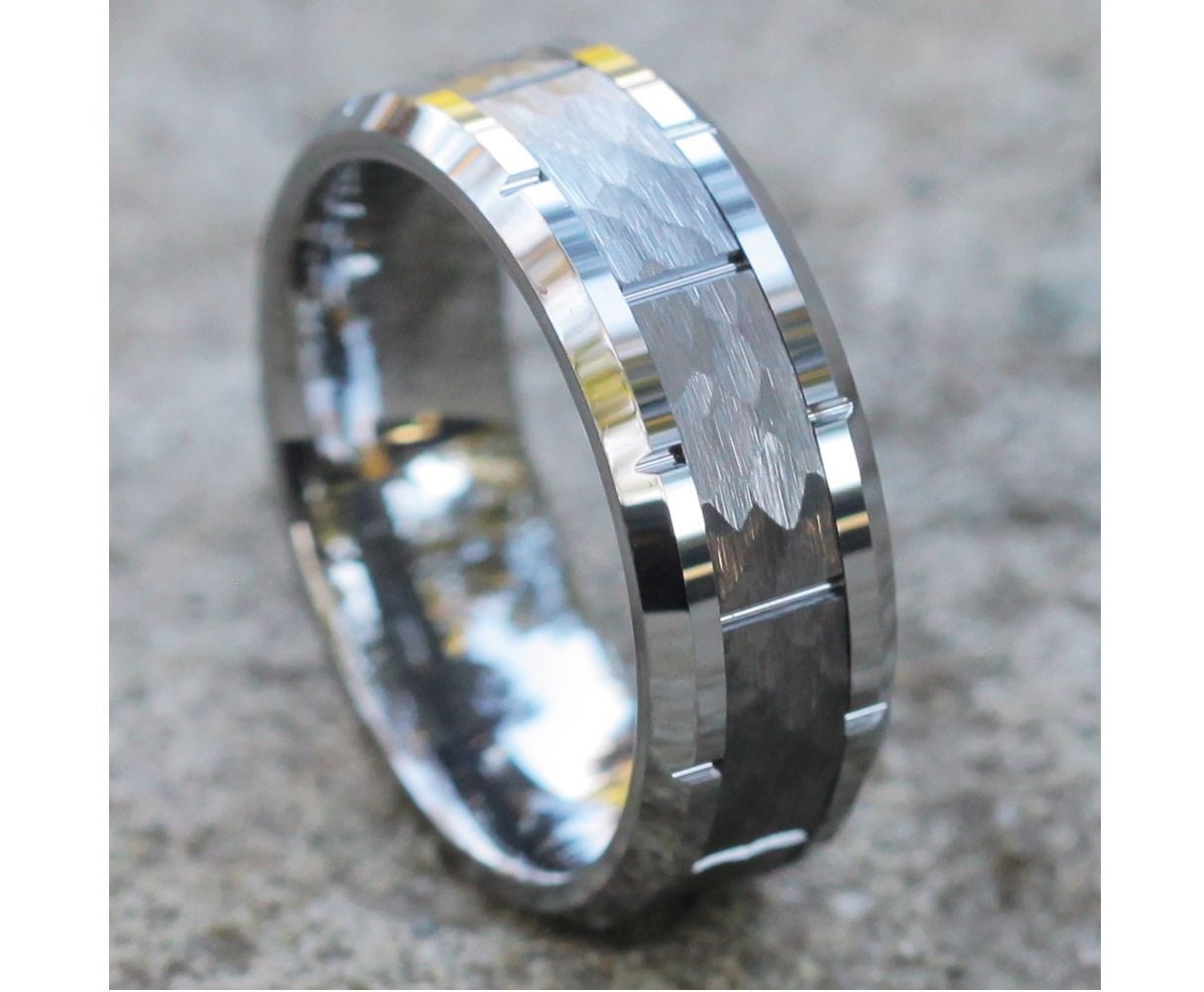 Fede nuziale in tungsteno / Fede nuziale in tungsteno argento / Tungsteno martellato / Fede nuziale in tungsteno da uomo / Anello spazzolato / Anello