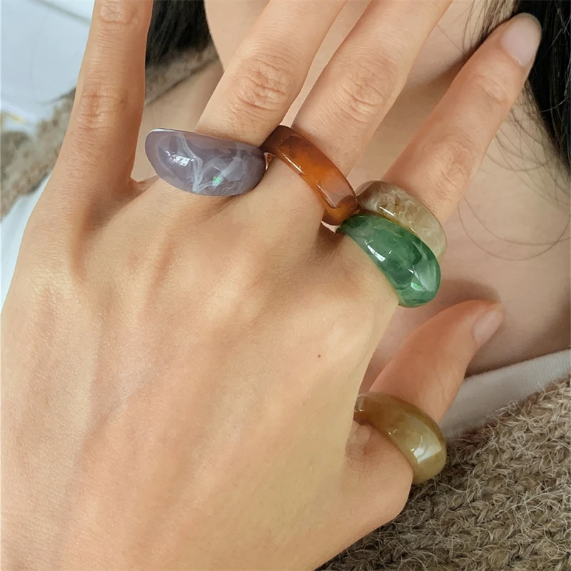 Satz von 5 böhmischen Vintage Harz Goldfolie ringen für Frauen mit unregelmäßigen breiten gestapelten Ringen und Dopamin einzigartigen Personal iz Image