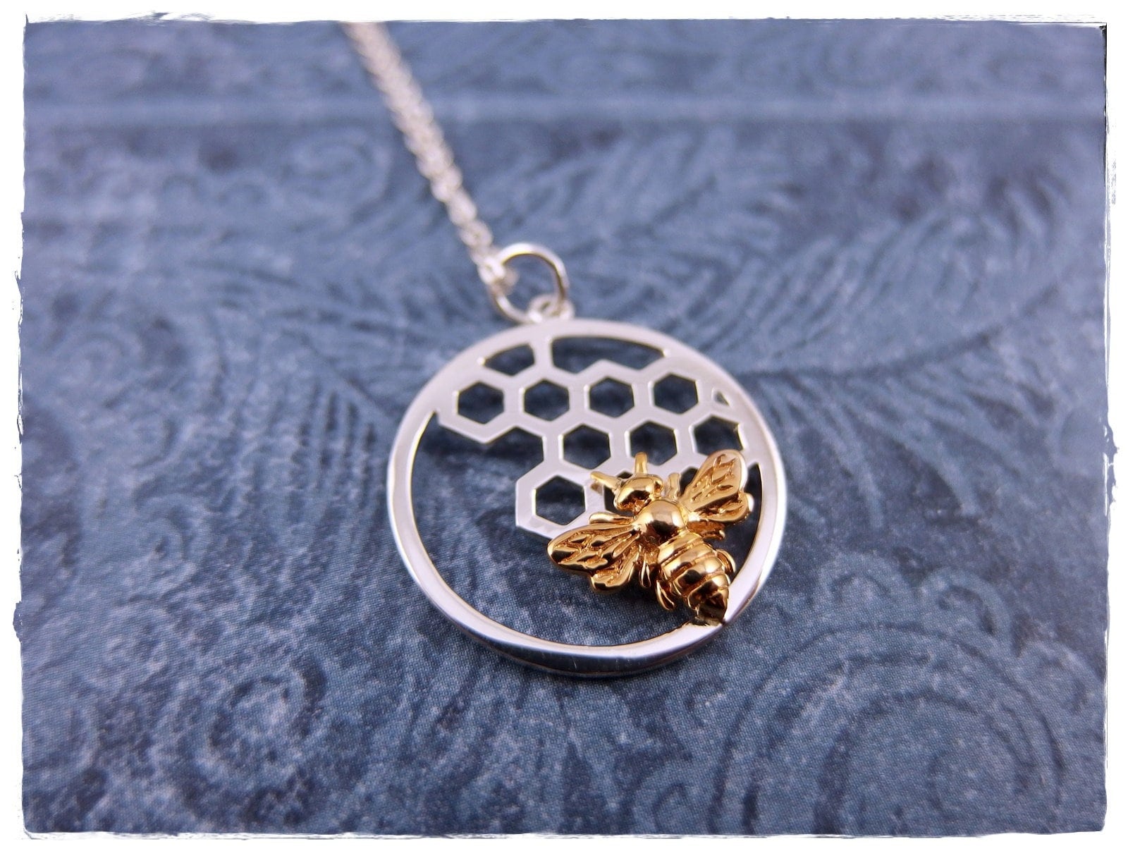 Collana a nido d'ape in oro su argento - Ciondolo a nido d'ape in bronzo su argento sterling su catena a maglie in argento sterling o solo ciondolo