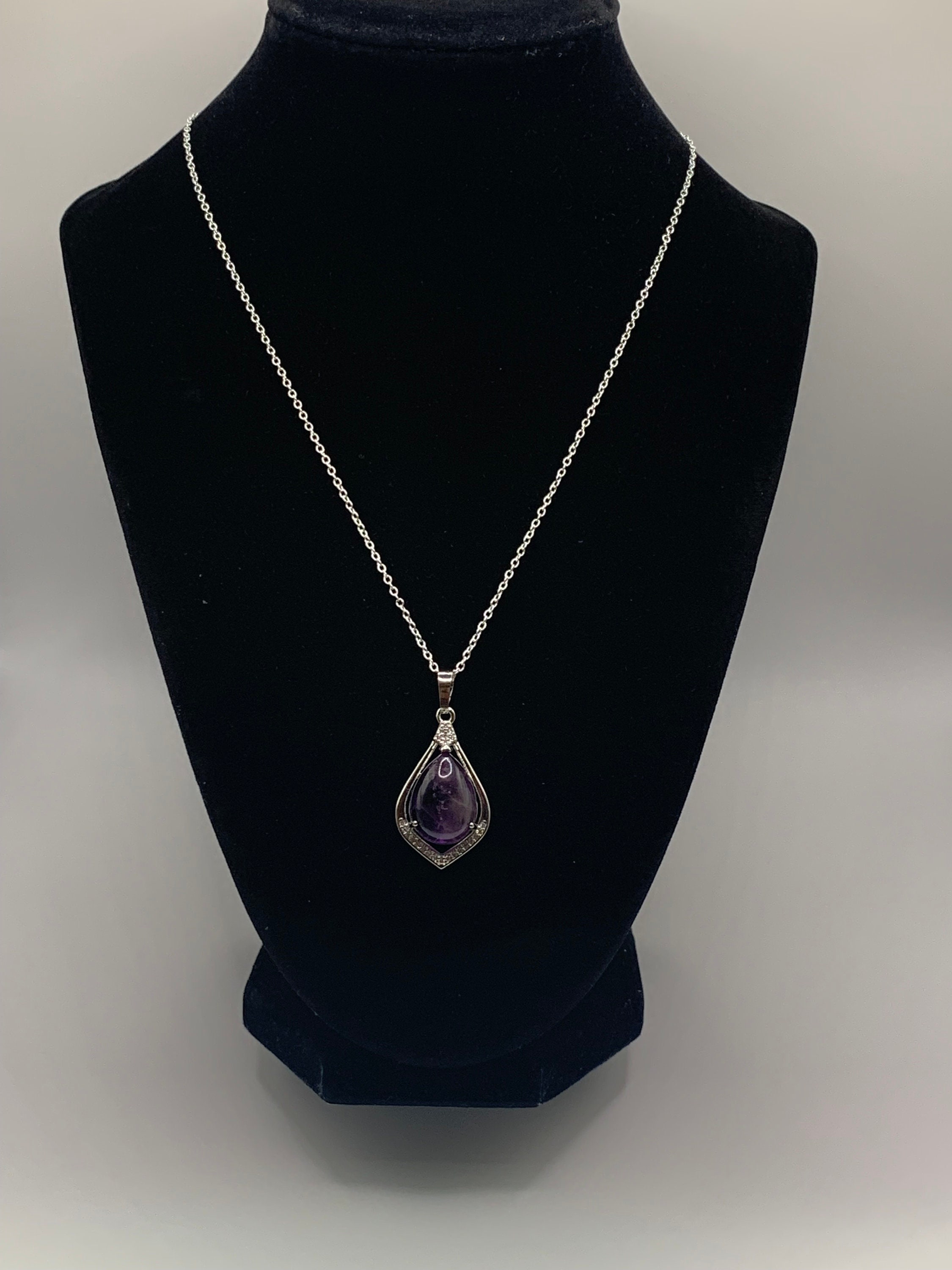 Collana con pendente in ametista naturale, collana in argento con ametista, collana con ametista e strass, collana calmante e curativa, collana con pi