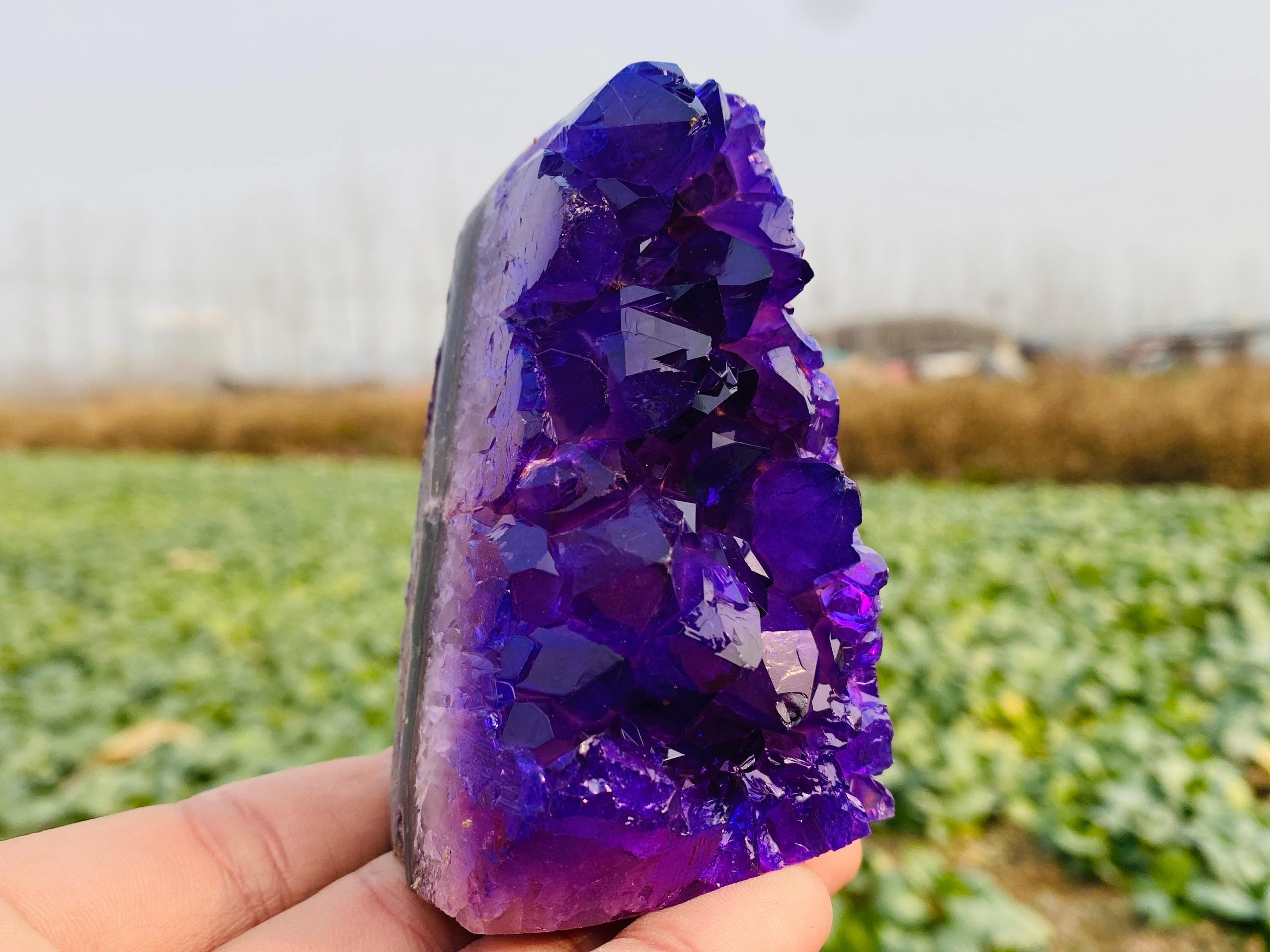 Quarzo geode viola, geode intagliato a mano, esemplare di cristallo Vug, esemplare di geode di cristallo, decorazione per la casa, regali di cristallo