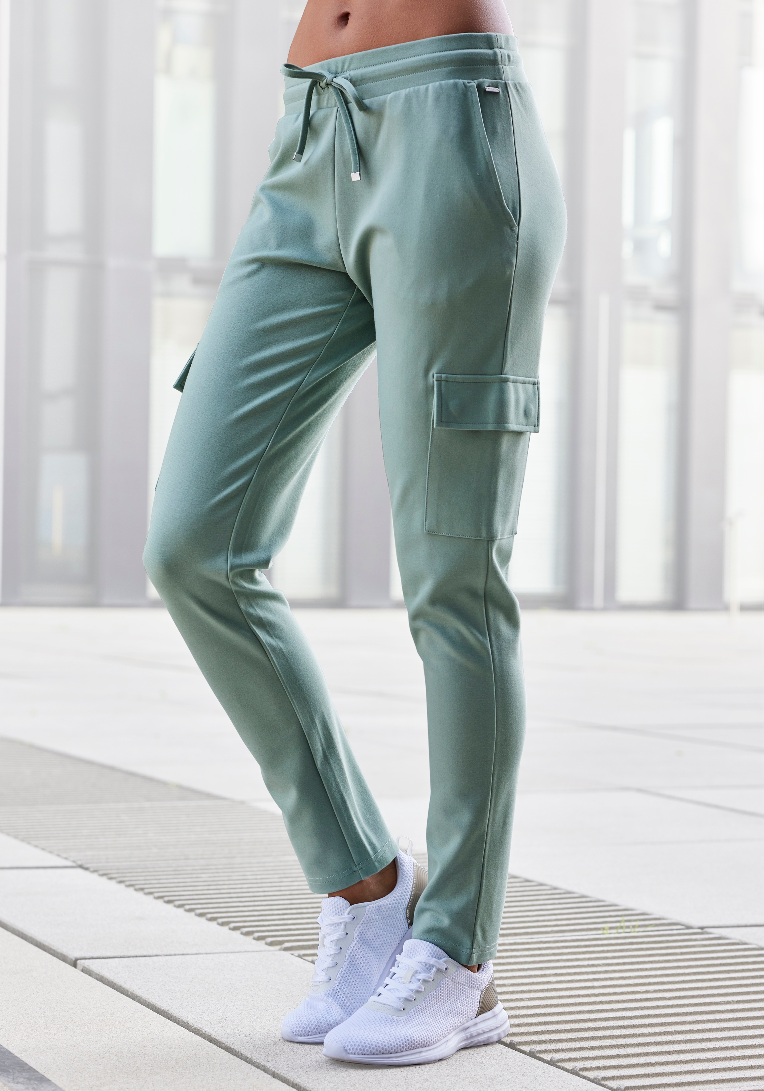 Cargohose LASCANA, Damen, Gr. 48/50, N-Gr, grün (mint), Obermaterial: 70% Viskose, 25% Polyamid, 5% Elasthan, unifarben, Basic, Hosen Cargohose, in weich fließendem Material, Loungewear Image