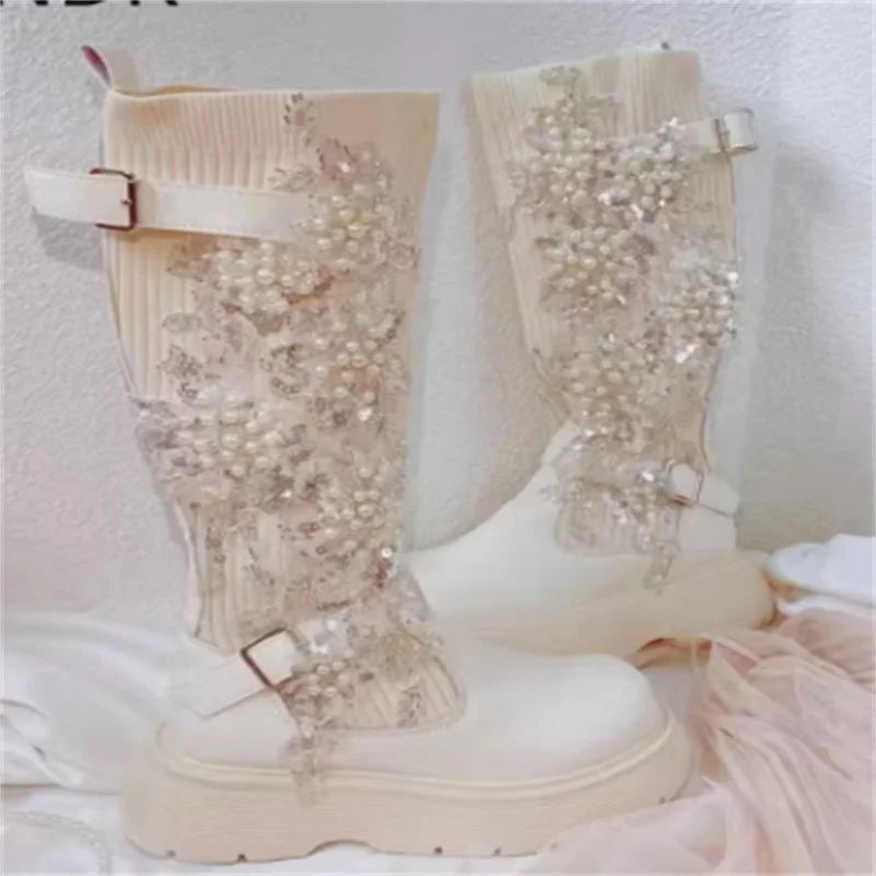 Handbestickte Damenstiefel mit Pailletten und Strassquasten und hohem Beinausschnitt. Weiße Plateau-Einzelstiefel für Damen, lässig, bequem, Sport, Größe 35–39