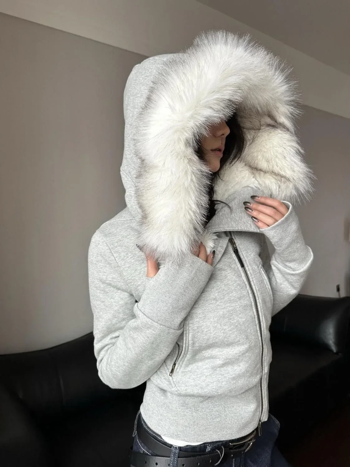 Europäischer Mode-Kapuzenpullovermantel, originelles Retro-Design, Persönlichkeit, empfohlen, schlanker, flauschiger Reißverschluss-Kapuzenmantel, übergroßer Hut.