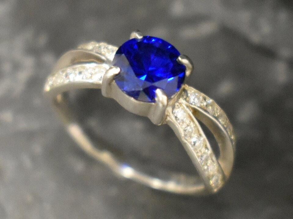 Anello con zaffiro, zaffiro creato, anello con promessa, anello vintage blu, anello con zaffiro blu, anello con diamante blu, anello blu reale, anello