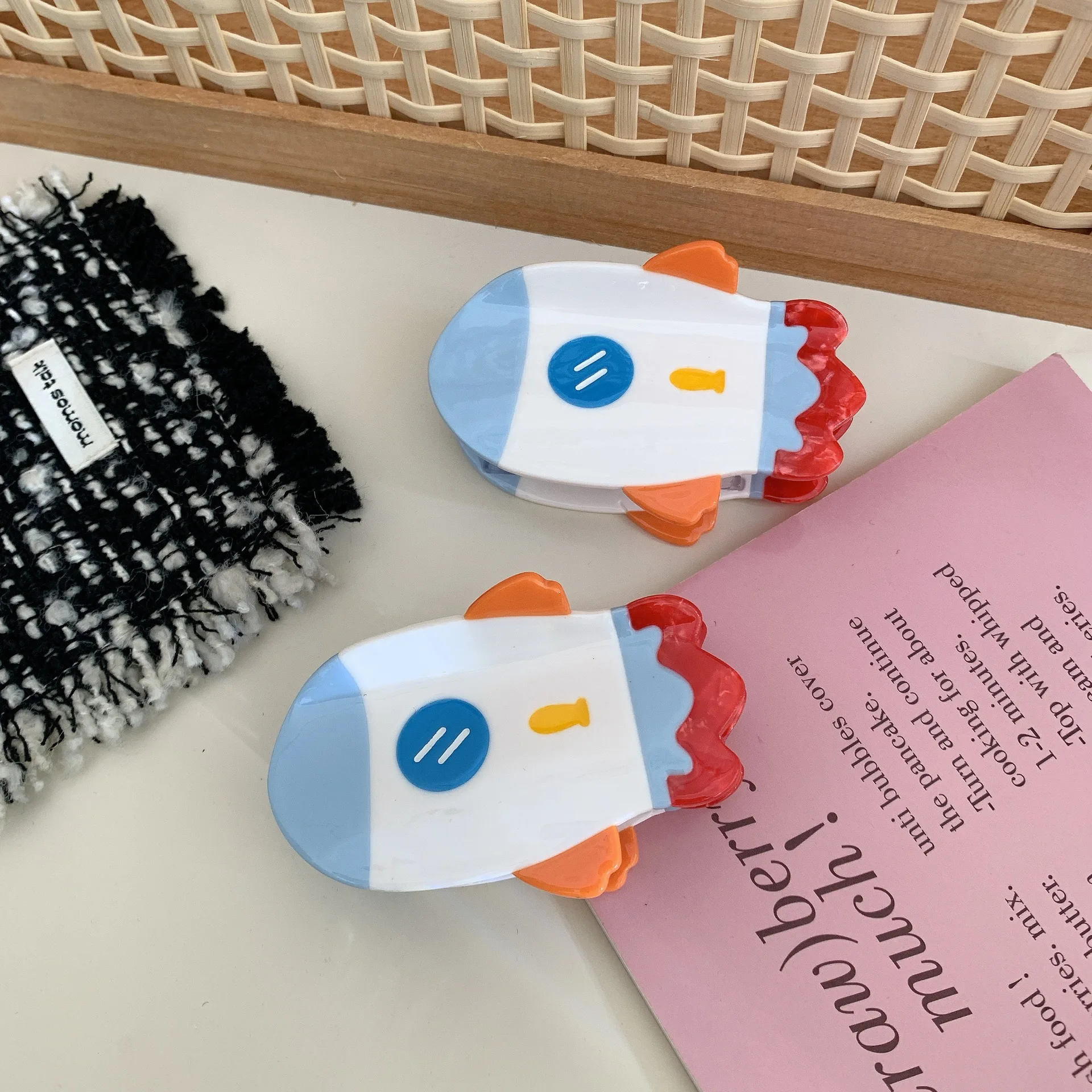 1pc neue Essigsäure einfache süße Haar griff Spleißen Raketen griff Hai Clip hinten Pferdes chwanz Scheibe Haar Zubehör Haarschmuck Image