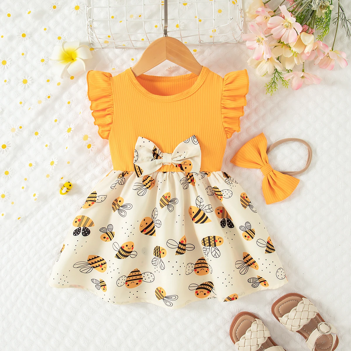 Sommer Neues Gelbes Kleid mit kleinen Fliegenärmeln für Babys, ärmellose Kinderkleidung mit Cartoon-Bienen-Aufdruck + Schleifenstirnband (0–3 Jahre) Image
