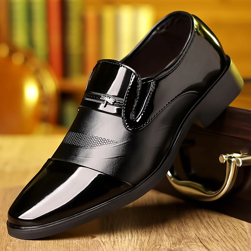 Männer Formale Schuhe Schwarz Patent Leder Schuhe Slip auf Punkt Zehe Hochzeit Schuhe für Männer Business Casual Schuhe Luxus Marke Loafer