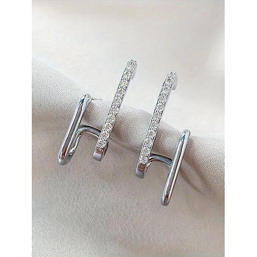 Geometrische Creolen aus Gold für Damen mit Strass-Akzenten – moderner und eleganter Schmuck für Hochzeiten, Partys und formelle Anlässe Image