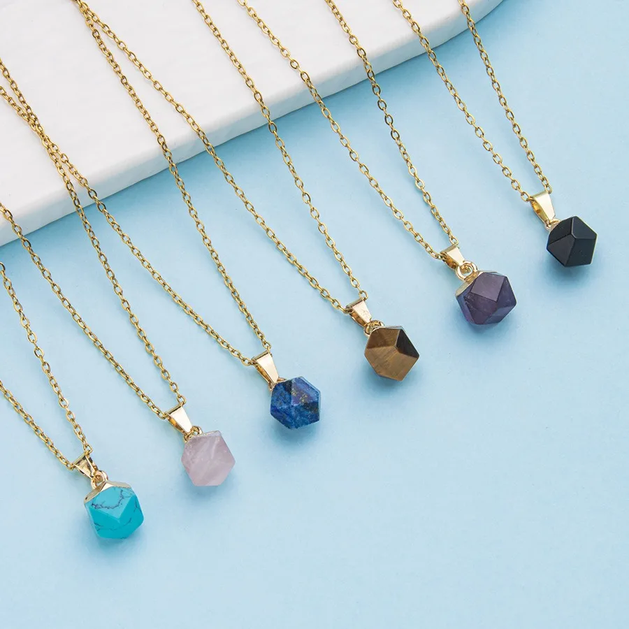 Naturstein-Halskette, unregelmäßiger Naturstein, Kristall-Anhänger, Halskette, natürlicher Kristall-Anhänger, Abschnitt, sechseckige Schlüsselbeinkette Image