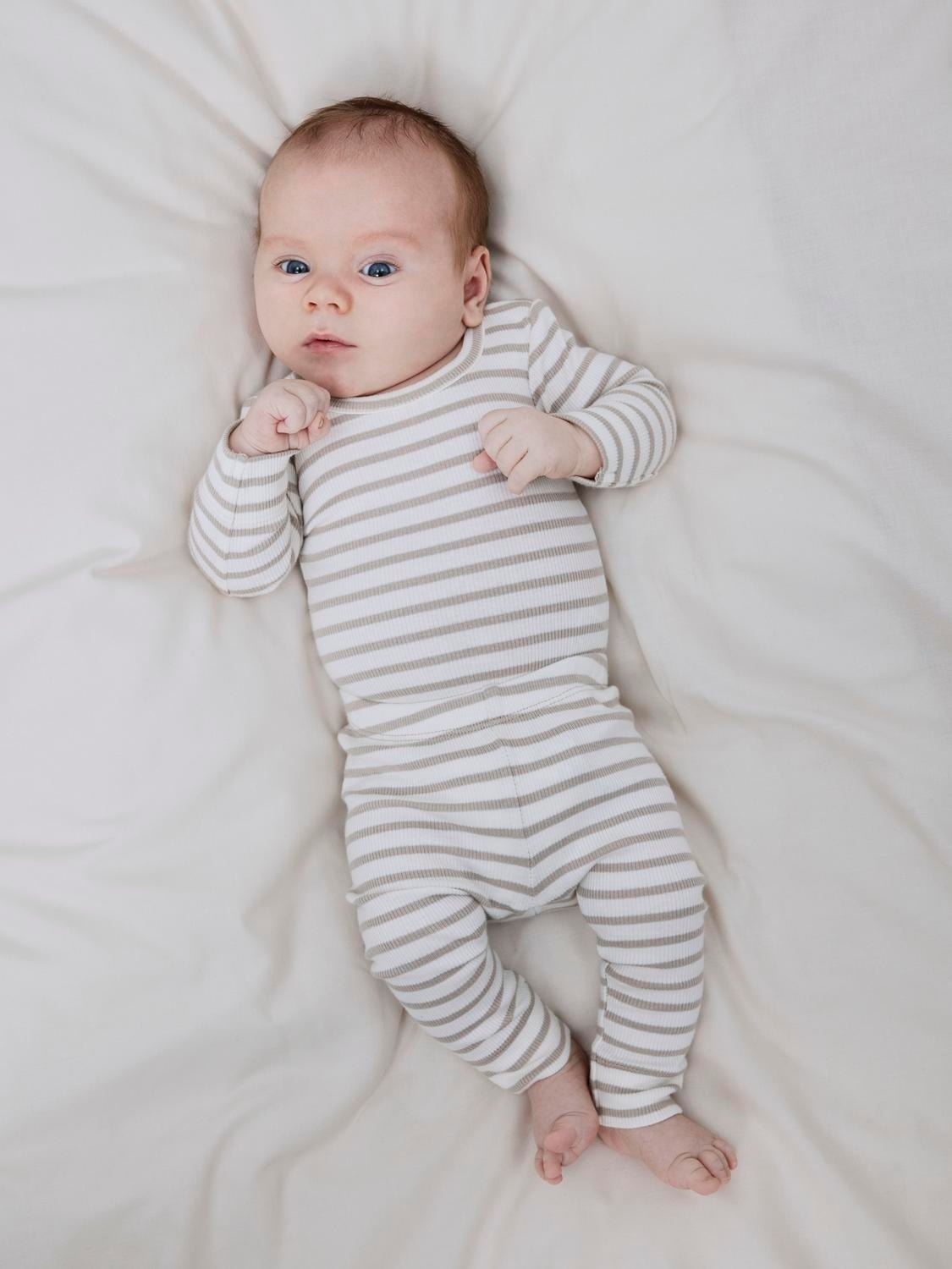 Langarmbody NAME IT "NBNBANI LS BODY NOOS", Baby, Gr. 80, N-Gr, beige (pure cashmere), Jersey, Obermaterial: 57% Baumwolle, 38% Modal, 5% Elasthan, geringelt, gestreift, regular fit, Rundhals, Bodys Image