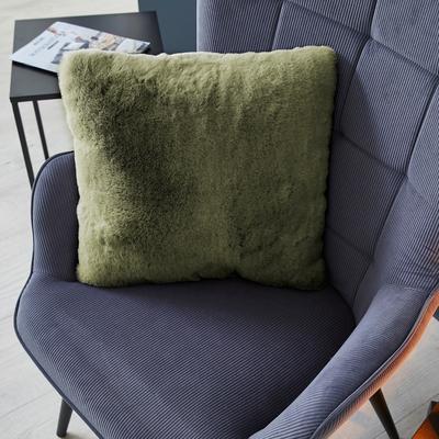 Fellkissen LUXOR LIVING "Dekokissen Novara", grün (dunkelgrün, felloptik), B:40cm H:20cm L:40cm, Obermaterial: 100% Polyester, Dekokissen_Sitzkissen_Kissenhüllen, Kunstfell, eckig, 40x40 cm, sehr weich, mit Füllung, Wohnzimmer Image
