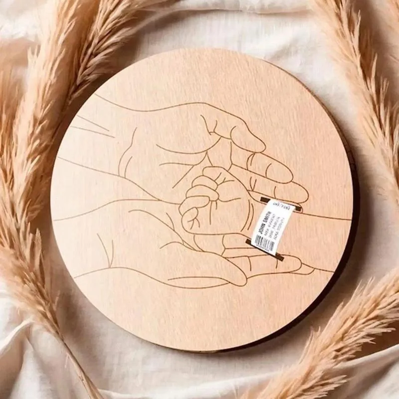 Hölzernes Baby-Geburts-Krankenhaus-Armband, Gedenktafel, kreisförmig geschnitzte Plakette aus der Neugeborenen-Kollektion Image