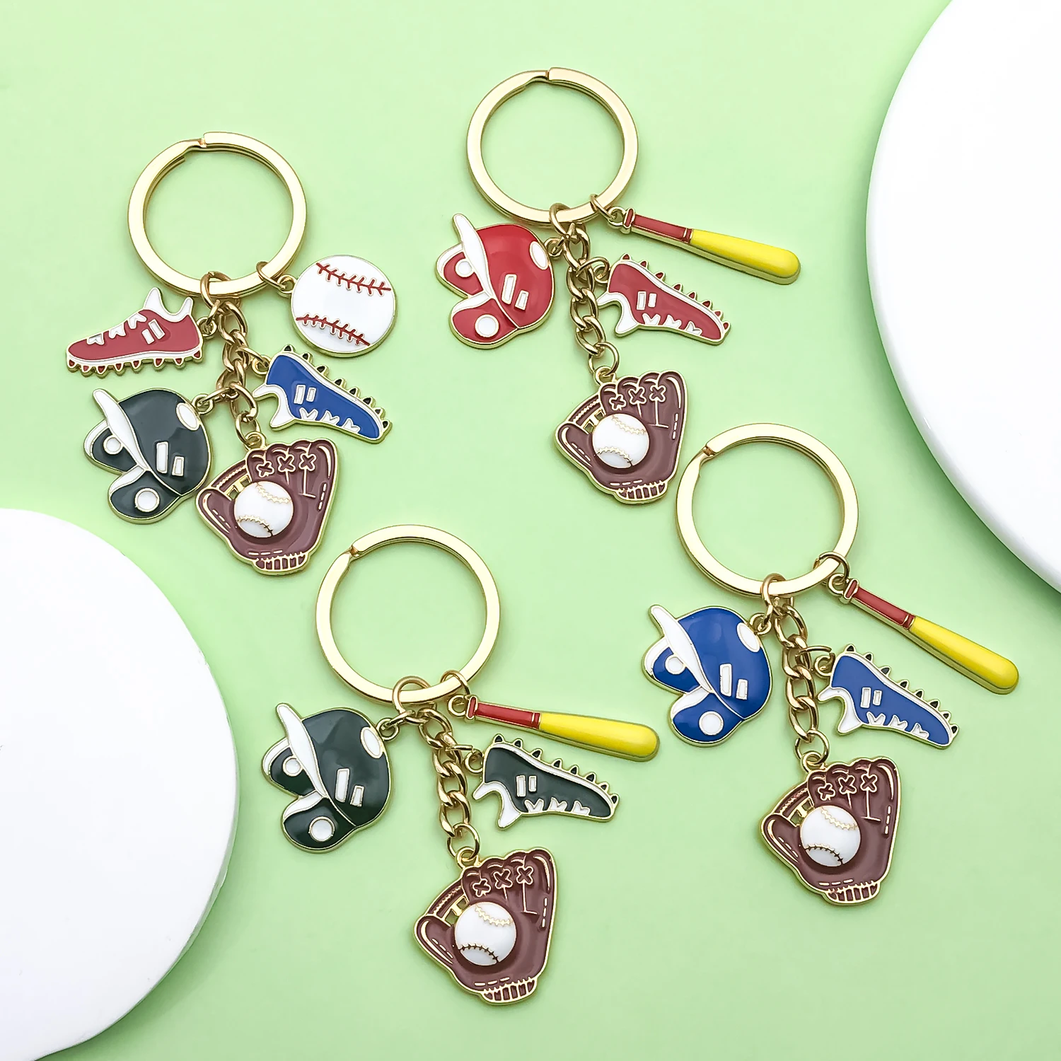 1 Stück modischer Baseball-Sport-Schlüsselanhänger, Legierungshandschuhe, Turnschuhe, Schlüsselanhänger im Ballkappen-Design, für Autoschlüssel, Rucksäcke, Geldbörsen Image
