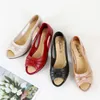 Neue frauen PVC Kunststoff Sandalen Casual Sommer Mutter der Einfarbig Peep Toe Wedges Sandales Weichen Boden Mittleren alters Damen schuhe