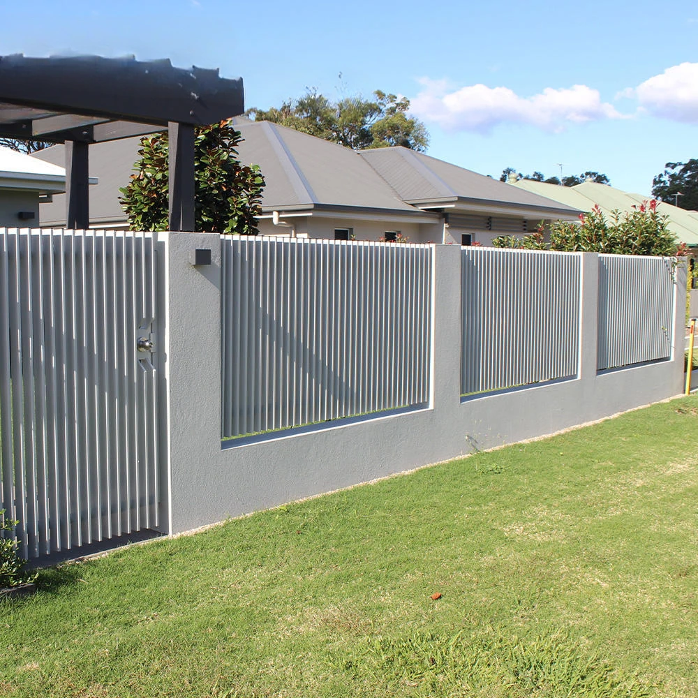 Recinzioni modulari dal design moderno Pannelli di recinzione a doghe per la privacy del cortile orizzontale in metallo di alluminio Recinzione da giardino per esterni