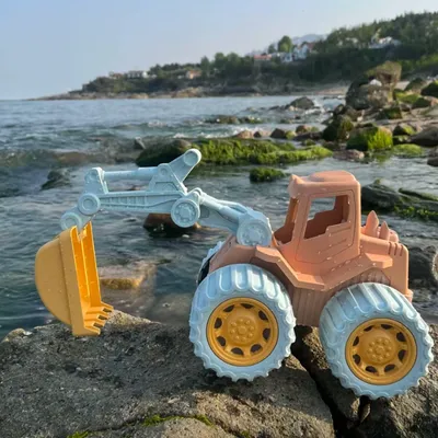 1 piece set of children's beach toys excavator engineering car wheat straw can dig sand digging toy