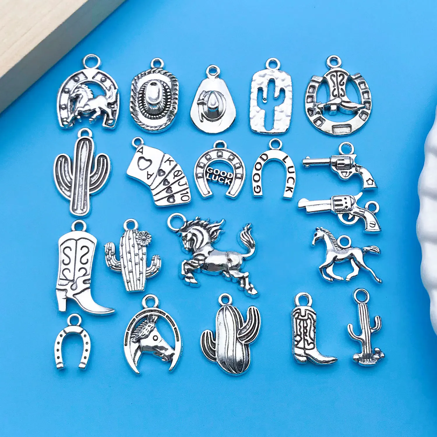 Mischen Sie 20 stücke/alte Silber Western Cowboy Serie Modeschmuck machen Mode DIY Accessoires zurück in die Schule Halloween Thanksgiv Image